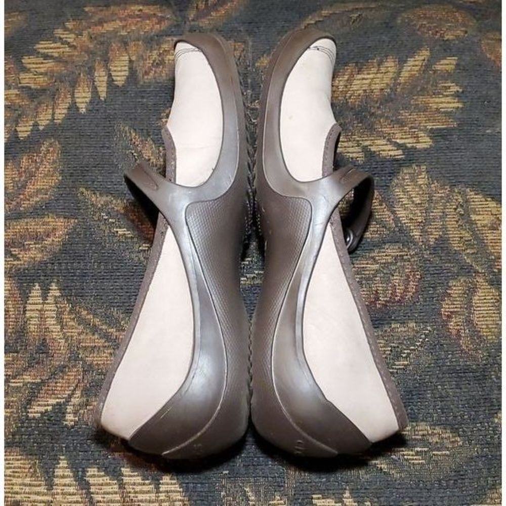 CROCS Wrapped Brown Tan Suede Mary Jane Shoes- Size 10 - Picture 5 of 6